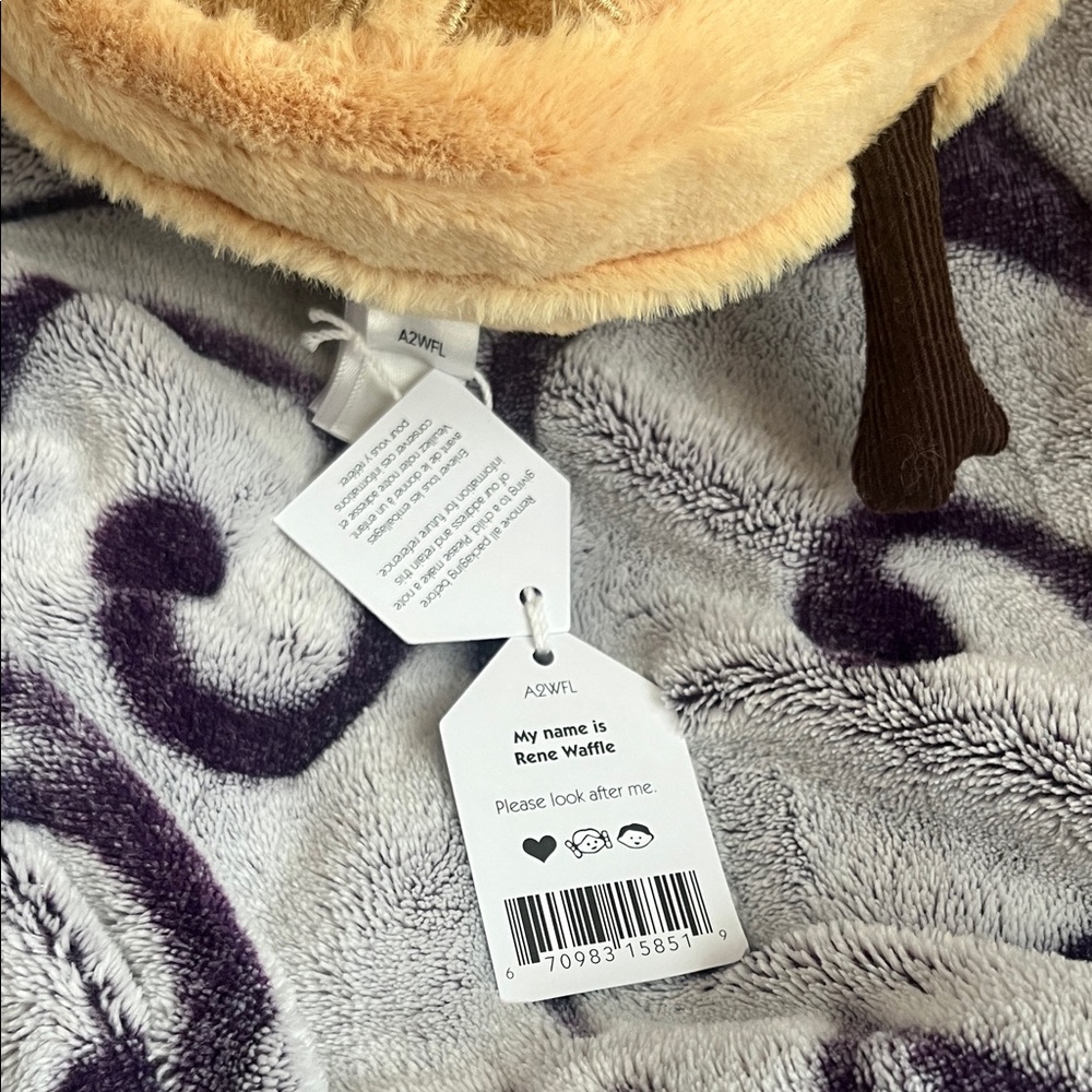 Jellycat Rene Waffle🧇🍓 - Picture 4 of 4